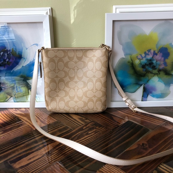 Crossbody - Picture 2 of 5